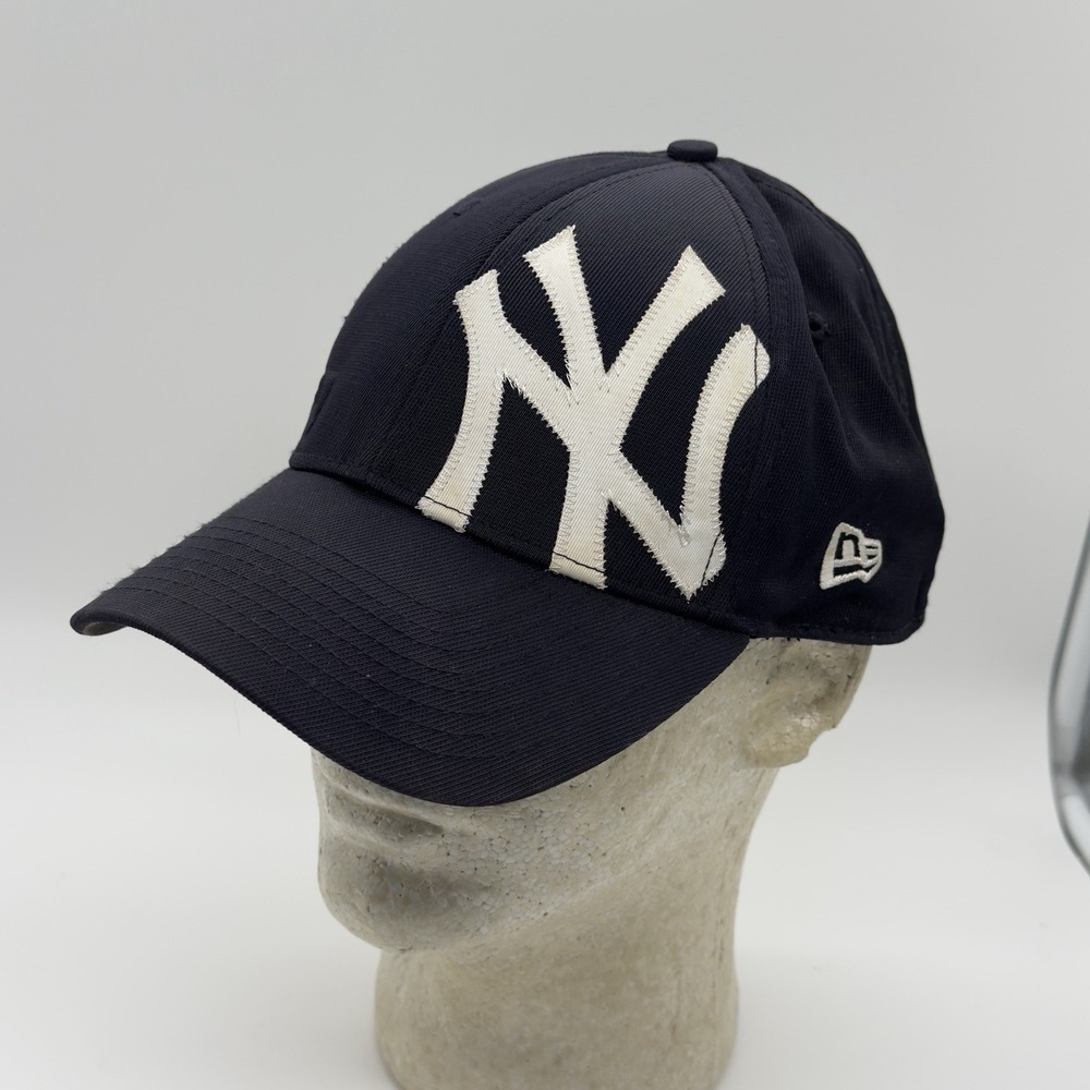 New York Yankees MLB‎ Logo Hat New Era 39THIRTY Small/Medium Navy Blue
